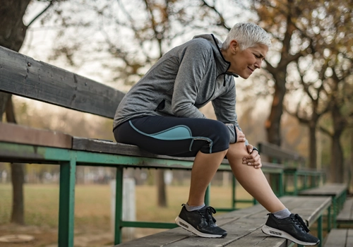 Quiropráctica Gaithersburg MD Mujer Con Lesión En La Rodilla